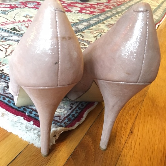 Enzo Angiolini’s Smiles pump in iridescent pink. - Picture 3 of 4